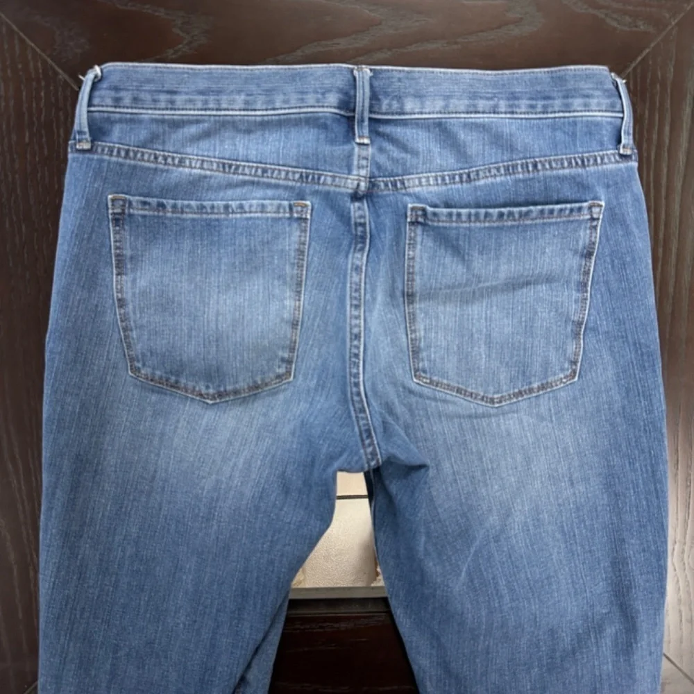 GAP Light Wash Straight Leg Jeans Size 31 Mid-Rise Denim - Picture 4 of 7